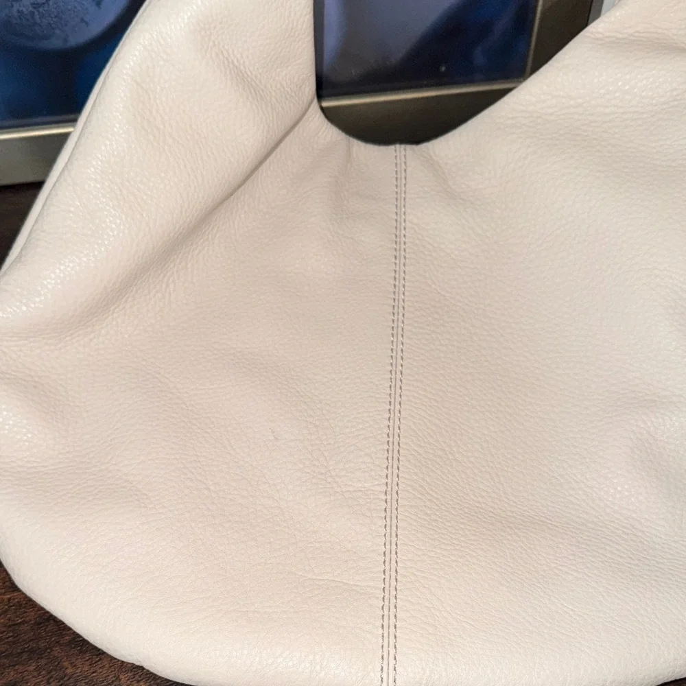 Hobo International Soft White Pebble Leather Shoulder Bag - Picture 7 of 7